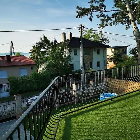 Apartmán Liget Apartman Fonyodliget - Balaton View 30 M From Beach. *